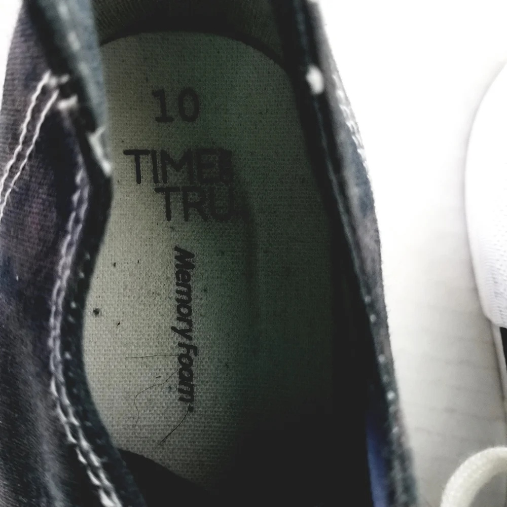 TIME & TRU CANVAS WOMEN'S PLATFORM MEMORY FOAM SHOE WITH A BLEACHED LOOK SIZE 10